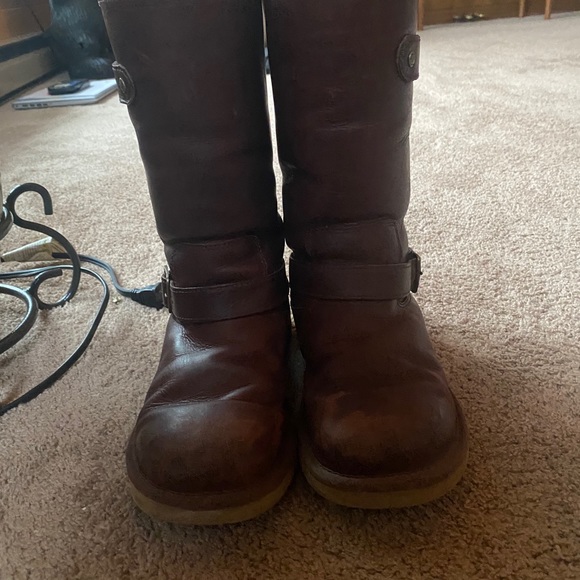 UGGS - Picture 6 of 6